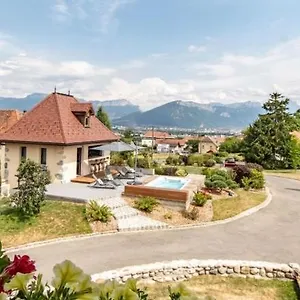 Le Paon Bleu Annecy Oda ve Kahvaltı